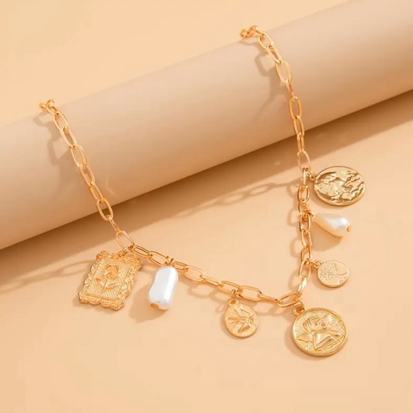 Y2K inspired Faux pearl pendant necklace - Picture 3 of 7